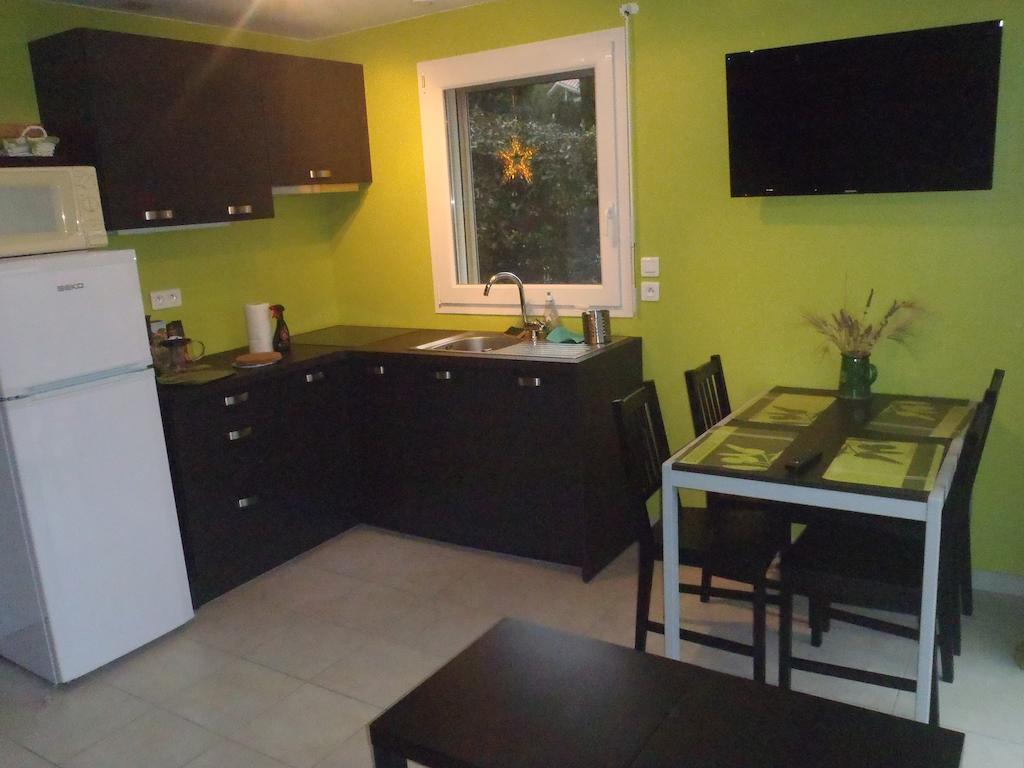 Apartamento Les Chevrefeuilles Manosque Habitación foto